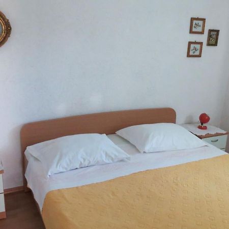 Apartments Janja - Terrace Sea View Nečujam Екстериор снимка