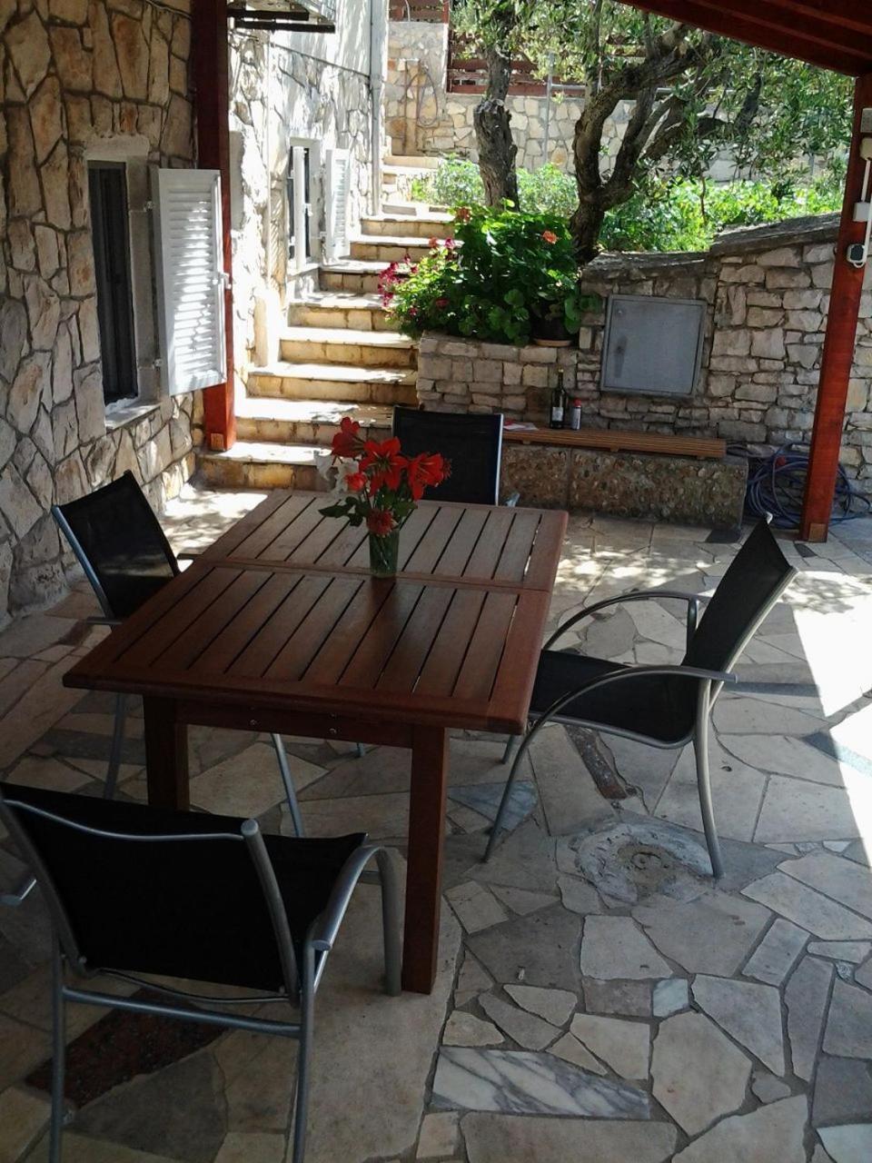 Apartments Janja - Terrace Sea View Nečujam Екстериор снимка